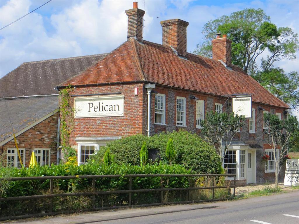 The Pelican Inn 弗罗克斯菲尔德 外观 照片